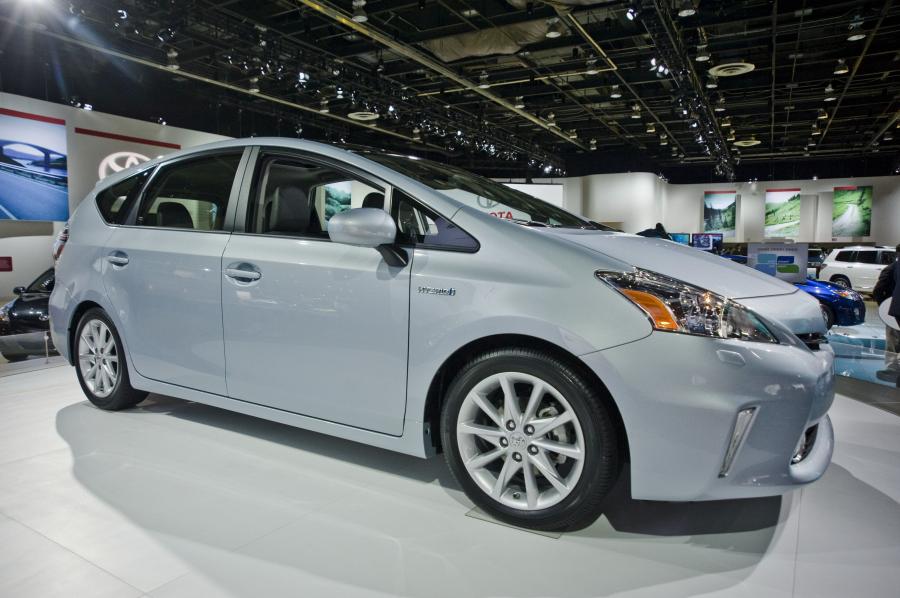 Toyota Prius V 2011 года  (фото 94 из 208)